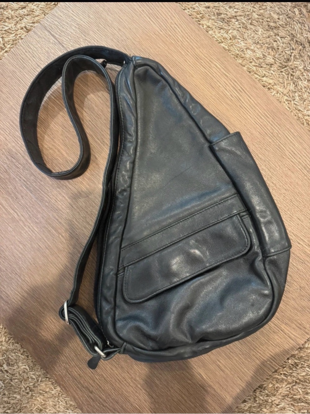 AmeriBag Full-Grain Black Leather Healthy
Back Bag
